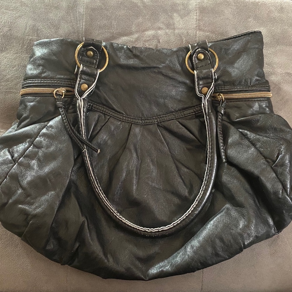 black zippered shoulder bag